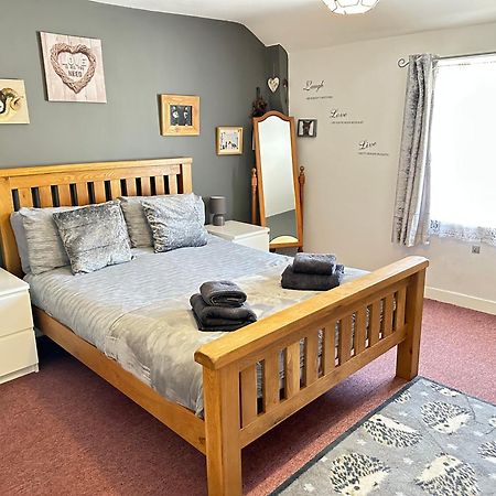 Llanidloes Townhouse-Pet-Friendly-Sleeps 6-Mid Wales Appartement Buitenkant foto